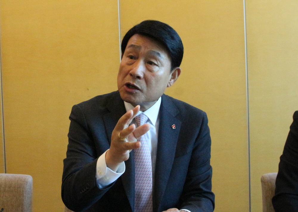 한국환경전문기자협회와의 간담회에서 기자들의 질문에 답변하고 있는 수도권매립지관리공사 송병억 사장