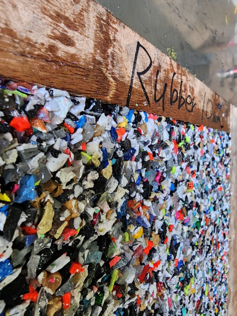 삼우인터내셔널이 신발을 재활용해 탄성 포장재로 사용할 수 있도록 800여 회의 실험을 통해 가능성을 검증했다